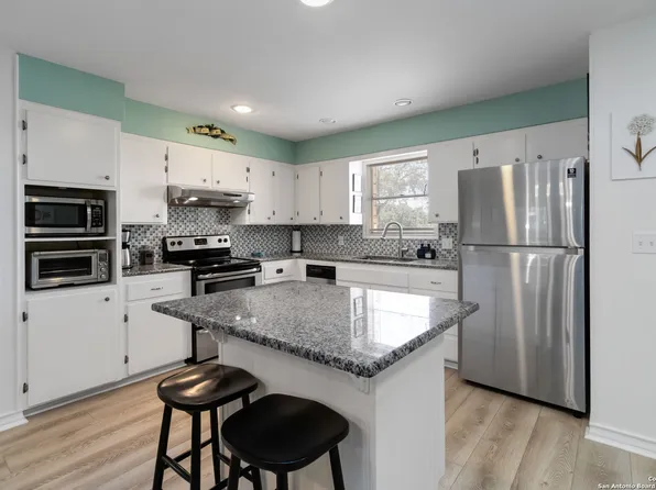 1447 Springwater, Canyon Lake, TX 78133