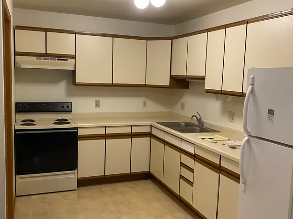 1103 Connie Rd APT 1, Baraboo, WI 53913