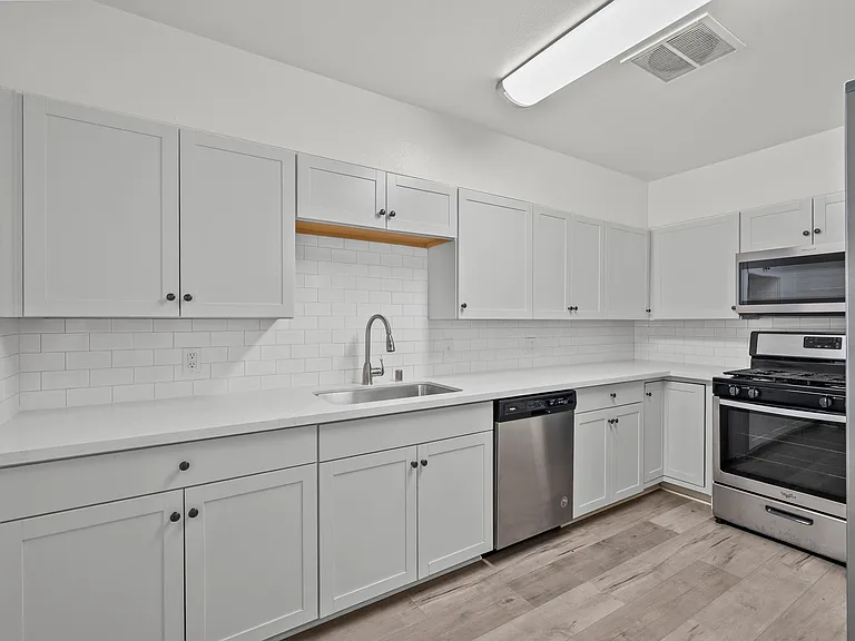 809 W Avenue J10 — Photo 6