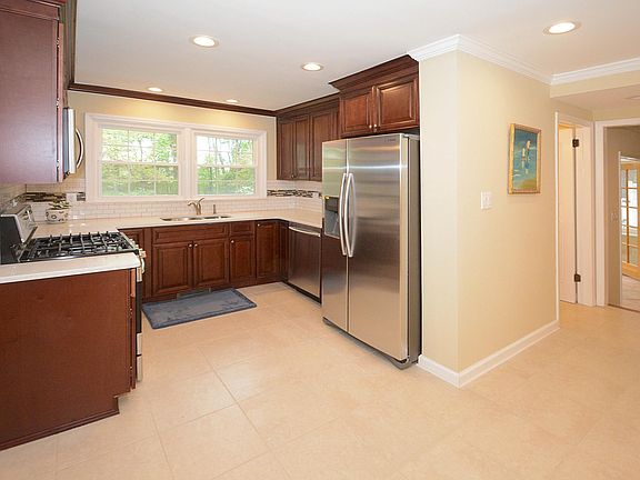 5th image of 6 Merritt Ln