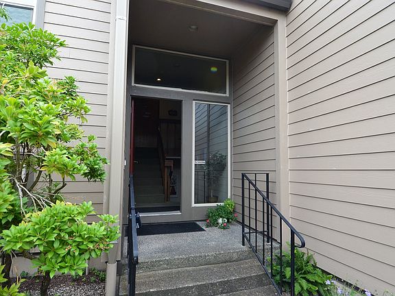 4th image of 2518 SE Baypoint Dr Unit 28