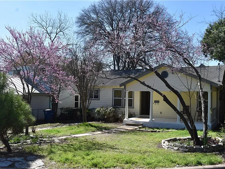 2109 Wright St — Photo 2