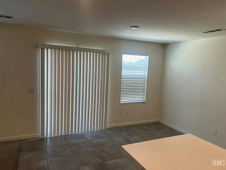 5918 Esmerelda Ave — Photo 6