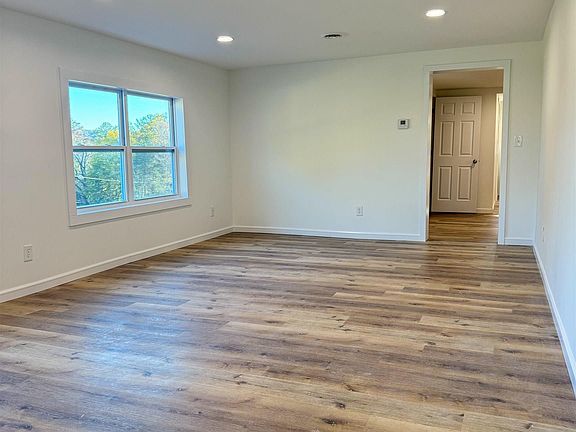 4th image of 2513 Lakeview Dr