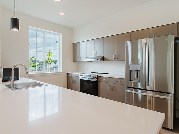 5th image of 189 NW 17th St #100