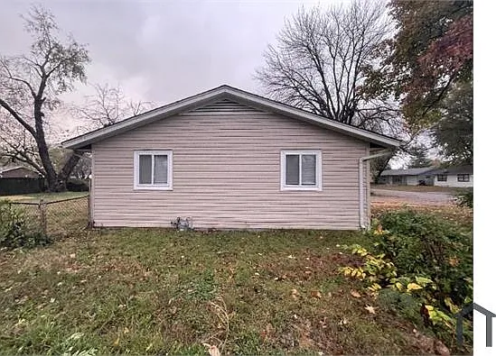 3 bed, 988 sqft, $1,550 — Photo 3