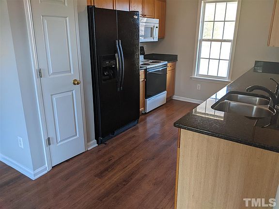 4th image of 144 Hunter Ln