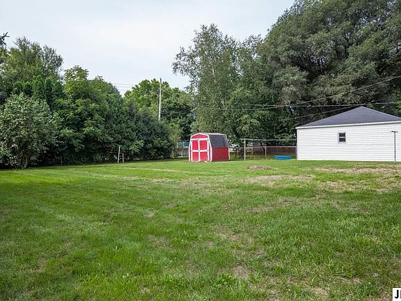 4th image of 2549 Martin Dr
