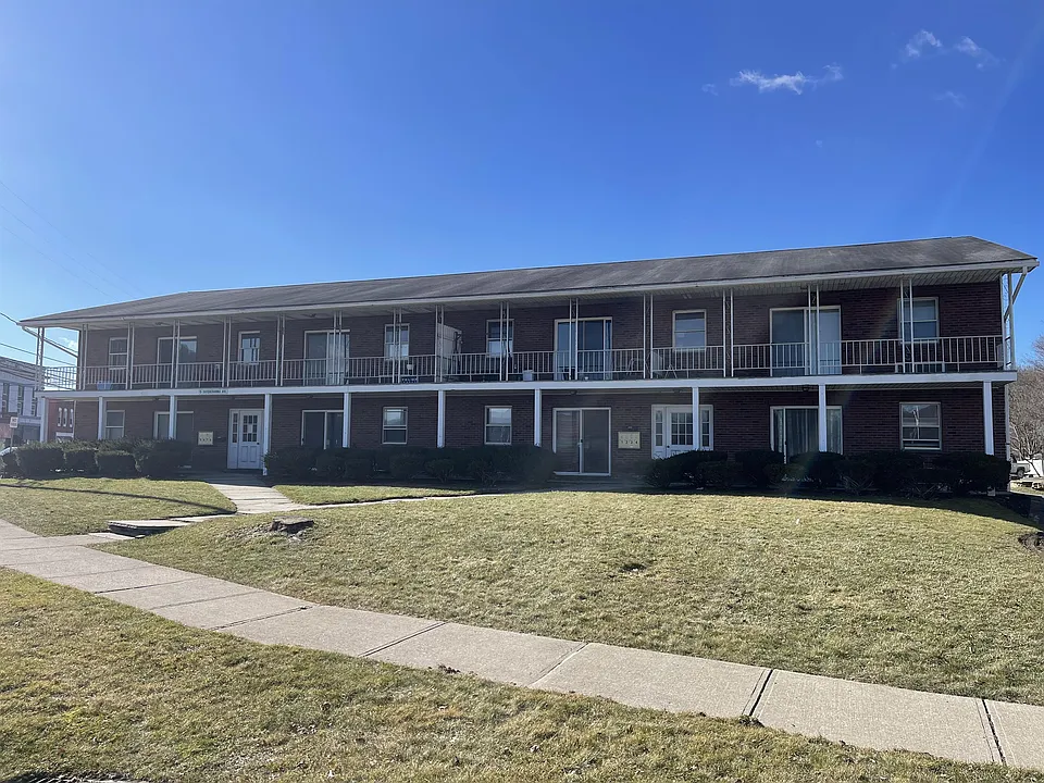 15 Susquehanna Ave #8