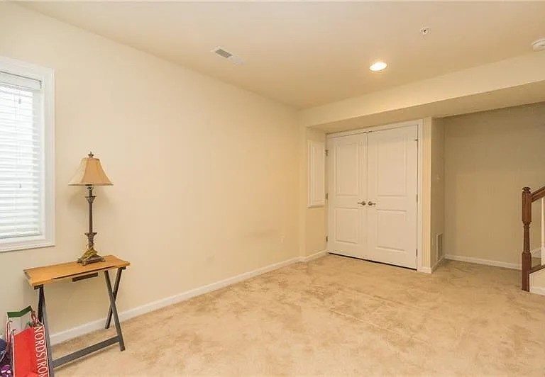 627 Edison Dr — Photo 15