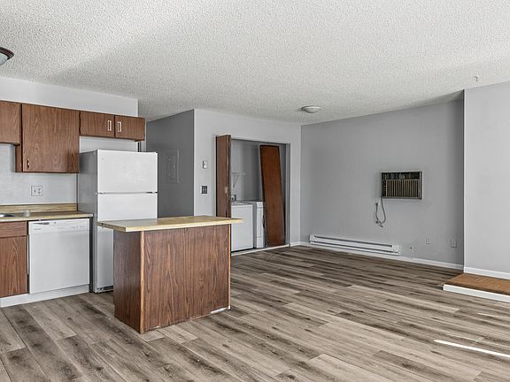 2nd image of 2520 S Jefferson St APT 4