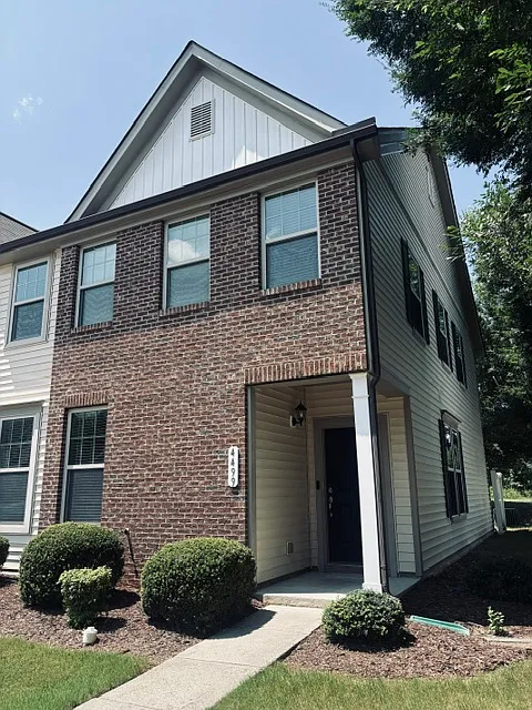 4 bed, 1810 sqft, $1,850 — Photo 1