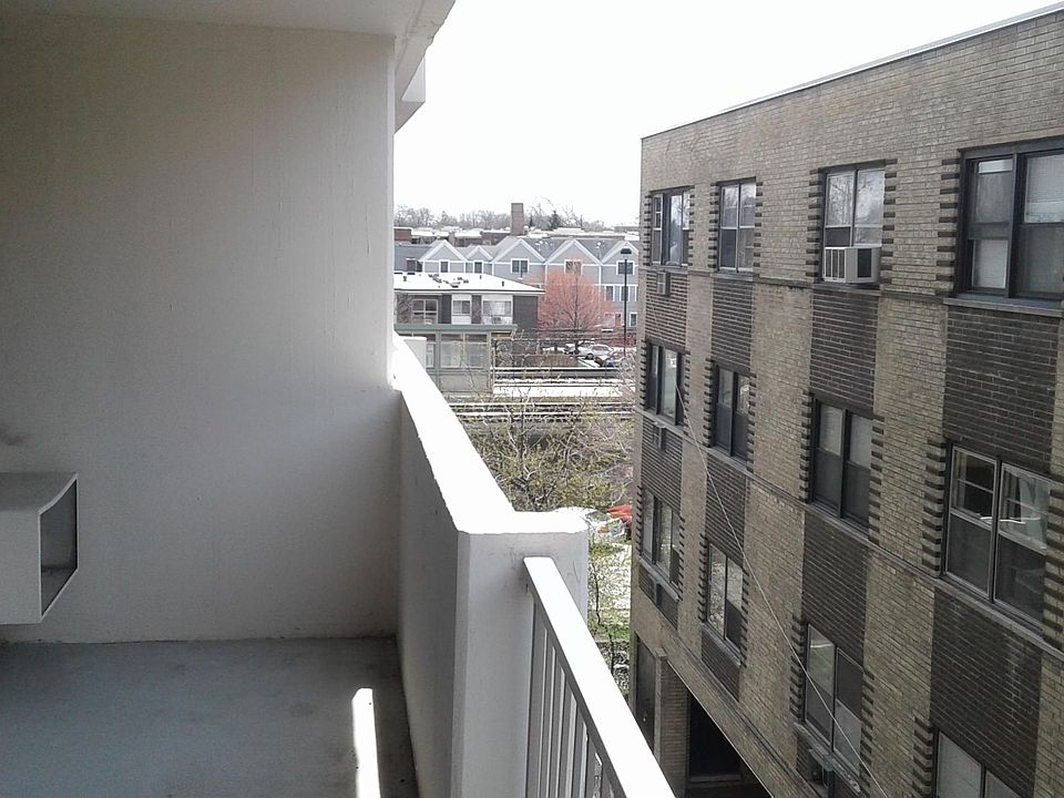 Balcony next to the metra station