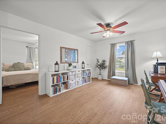 4th image of 5022 Meanna Dr