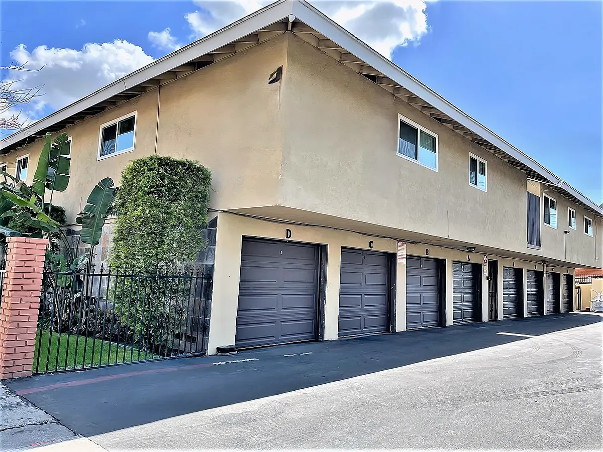 2 bed, $2,795 — Photo 4