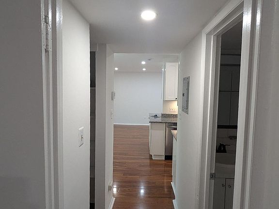 4th image of 4919 Americana Dr #D