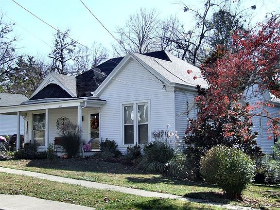 2nd image of 220 Holt Ave