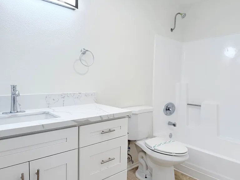 Uptown Villas — Photo 18
