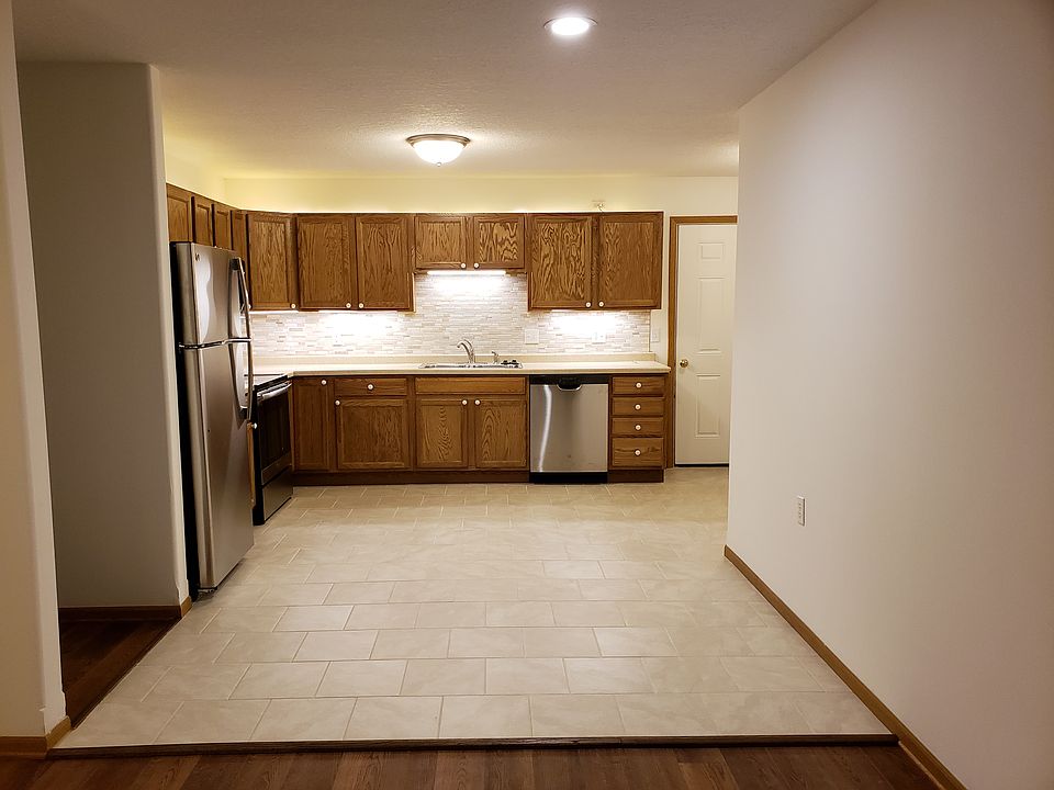 KITCHEN (THE KITCHEN WILL HAVE NEW APPLIANCES -SLATE INSTEAD OF STAINLESS STEEL)