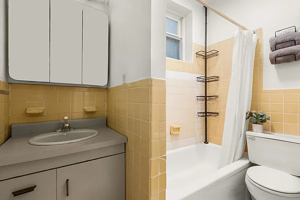 Bathroom, photo 1