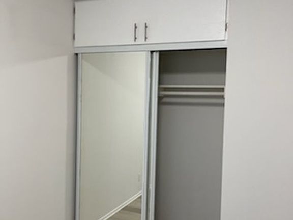 5th image of 917 Edgewood St #5