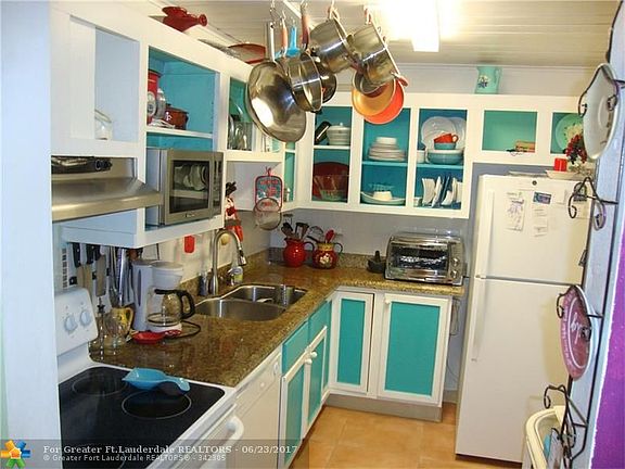 4th image of 1428 SE 4th Ave APT 109