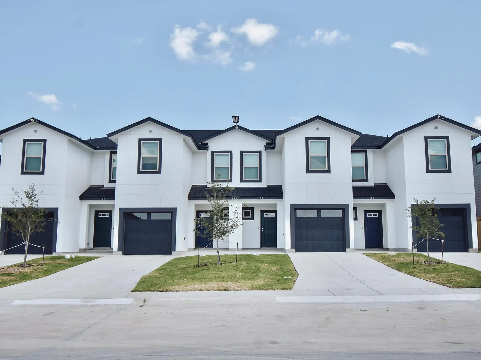 3 bed, 2.5 bath, 1362 sqft, $1,550 — Photo 1