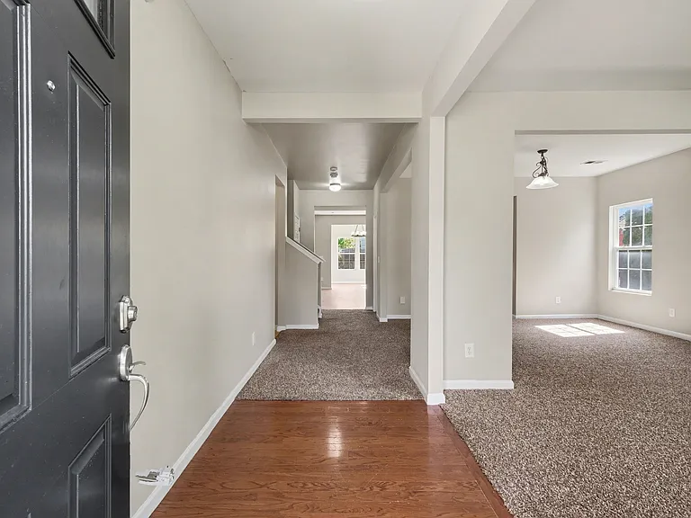 1042 Countess Ln — Photo 4