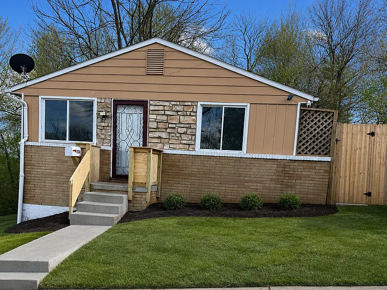 1524 Parkhill Pl NE — Photo 1