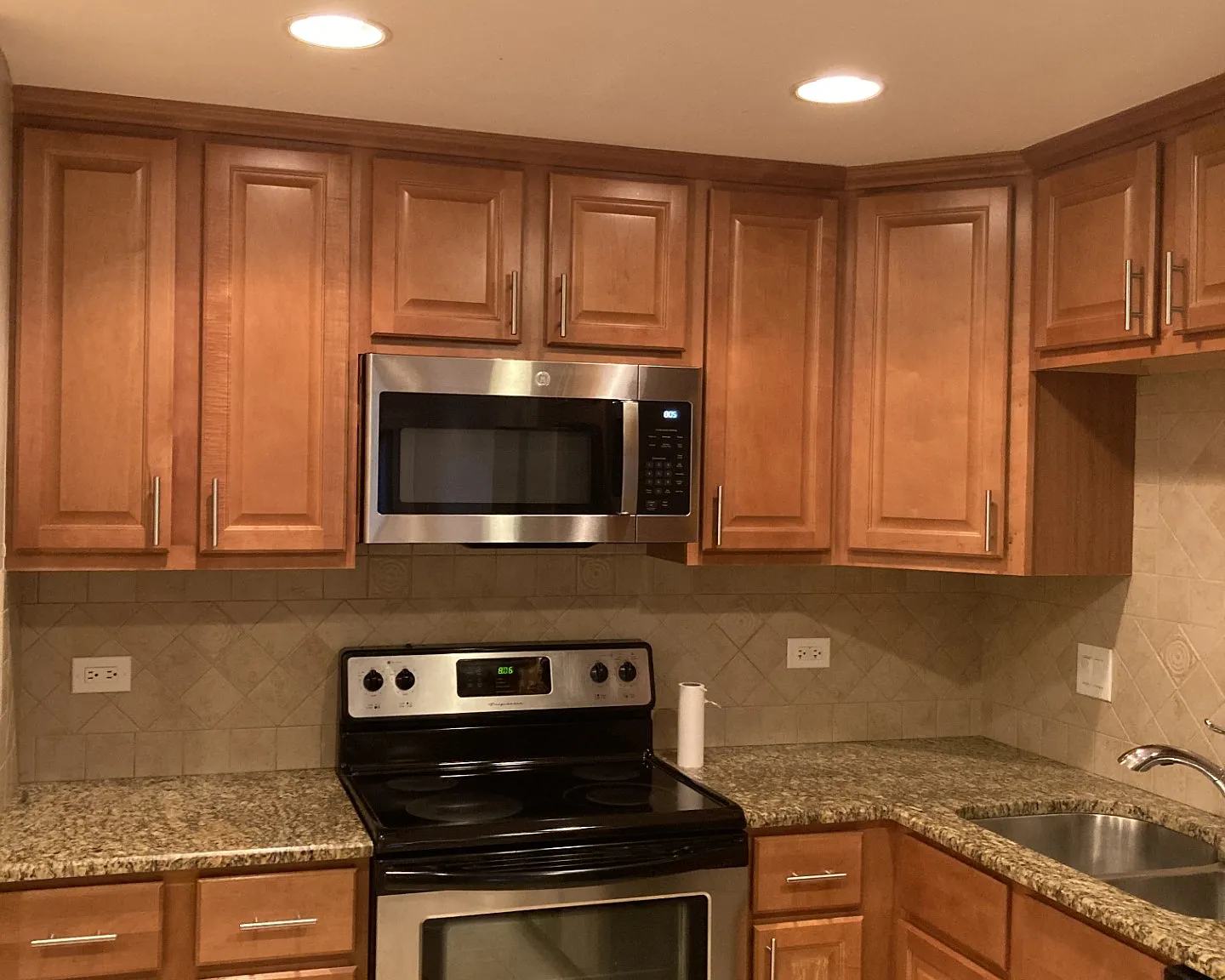 2 bed, 1000 sqft, $1,950 — Photo 2