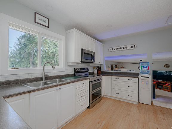 3rd image of 7946 Southwind Dr