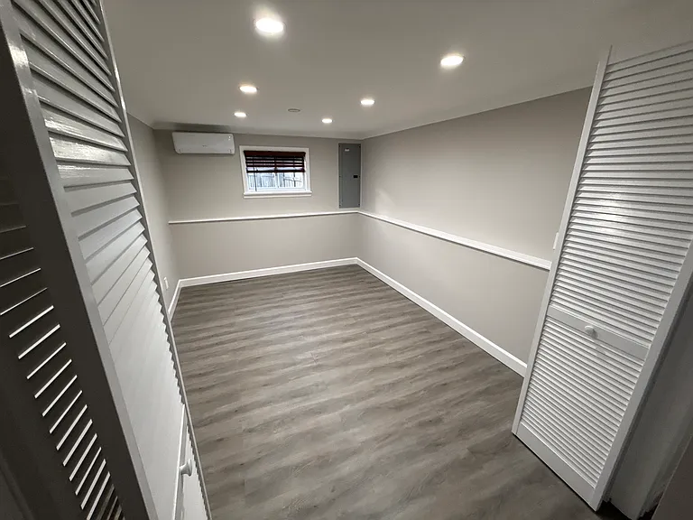 1162 Waverly Ave — Photo 12