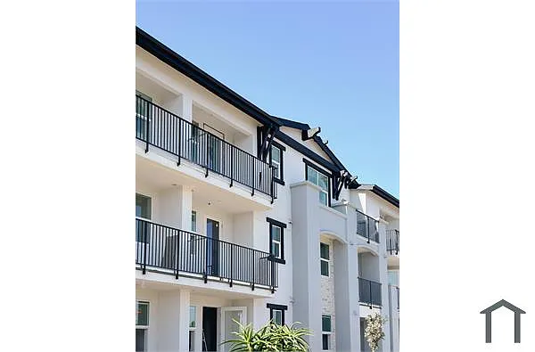 Building Photo - 821 Stevens Ave