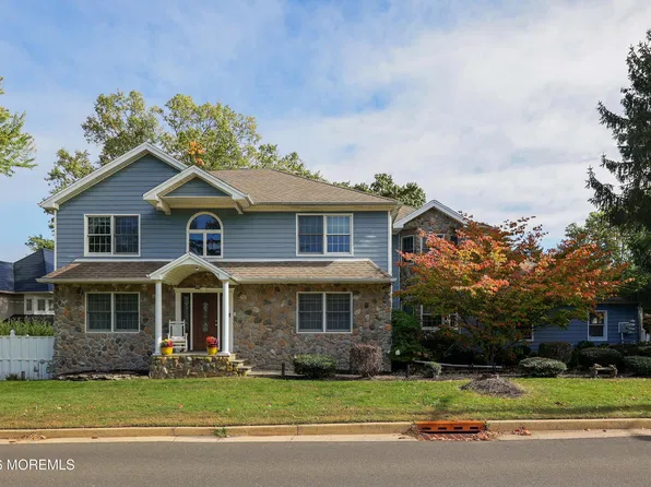 32 Sleepy Hollow Road, Red Bank, NJ 07701