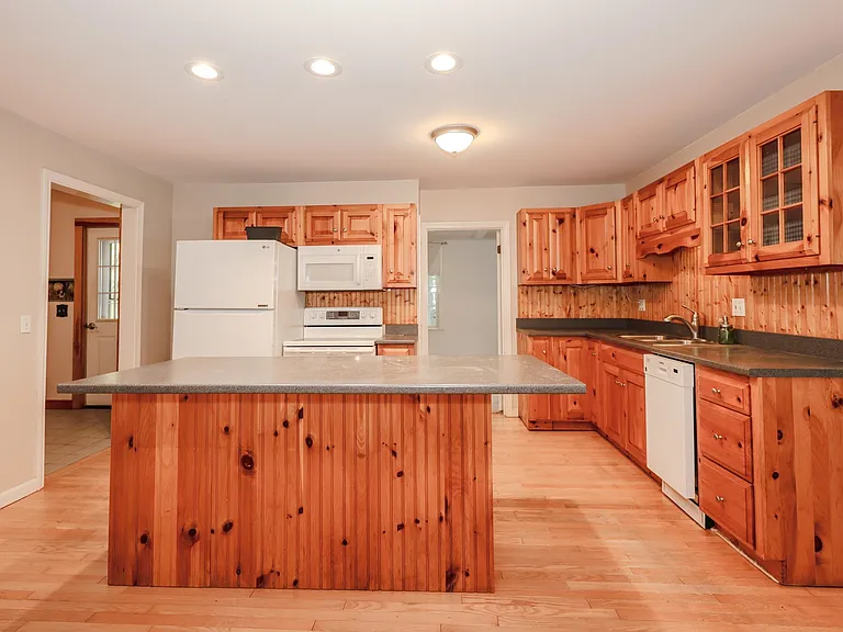 55 Holbrook Hill Rd — Photo 17