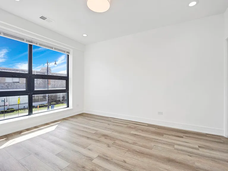 4350 W Lawrence Ave #405 — Photo 6