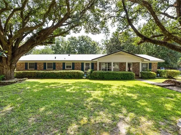 1104 Chalet Dr E, Mobile, AL 36608