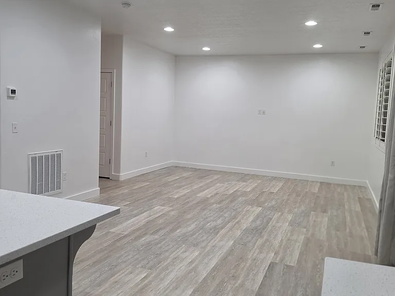 1684 W Parkview Dr — Photo 15