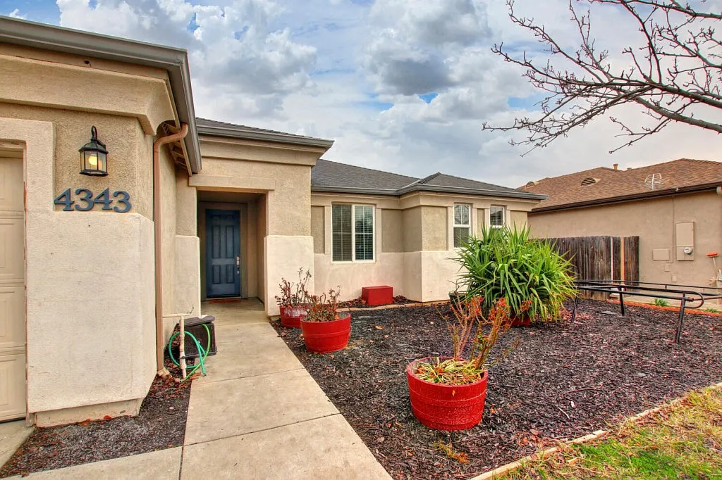 4343 Bluebell Ave photo 1
