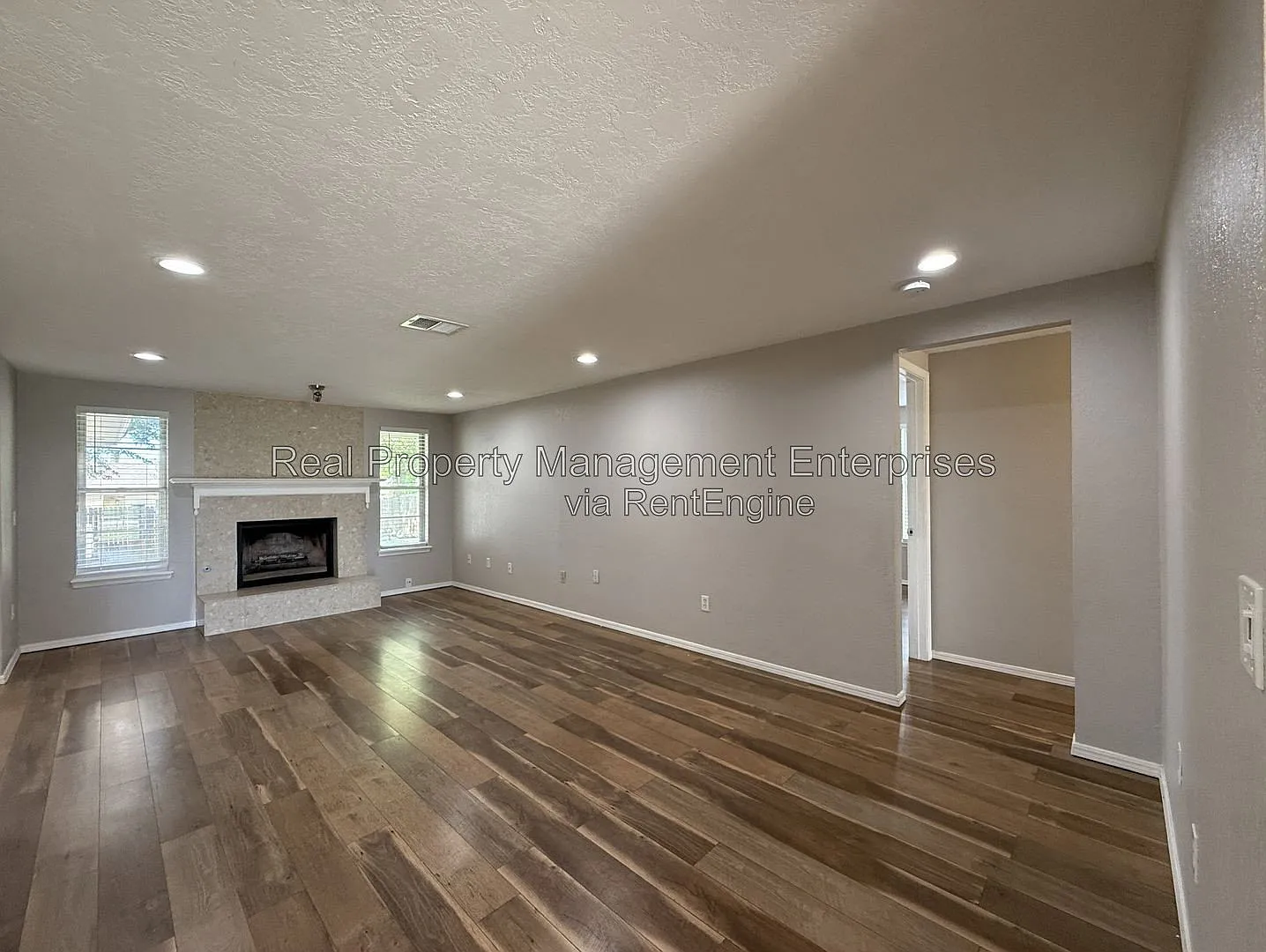 4 bed, 3.0 bath, 1533 sqft, $1,699 — Photo 2