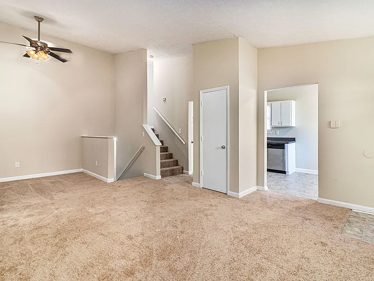 6124 Dana Ct — Photo 2