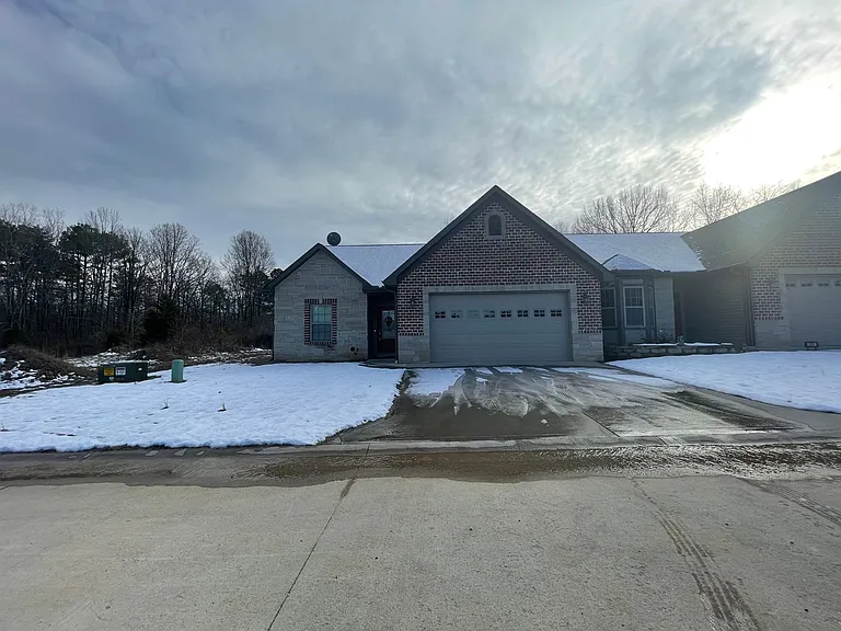 320 Deerfield Dr — Photo 2