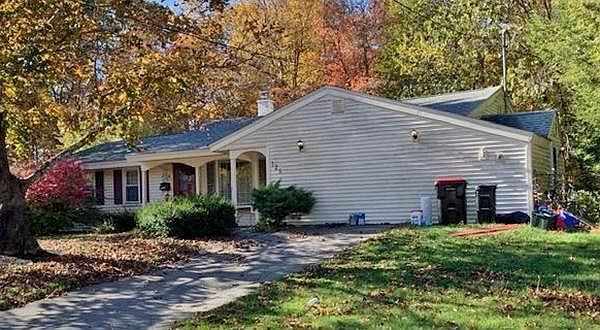 2nd image of 125 Ardsley Cir