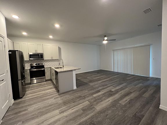 3rd image of 848-850 SE 8th St #848
