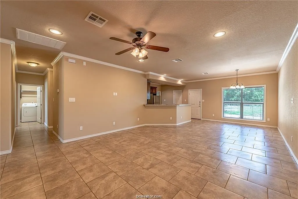 Building Photo - 4001 Golden Eagle Dr #B