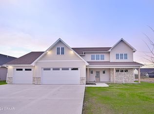 5943 Sylvia Cir, Grand Forks, ND 58201