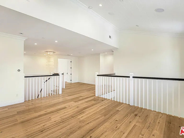 11540 Clover Ave — Photo 32