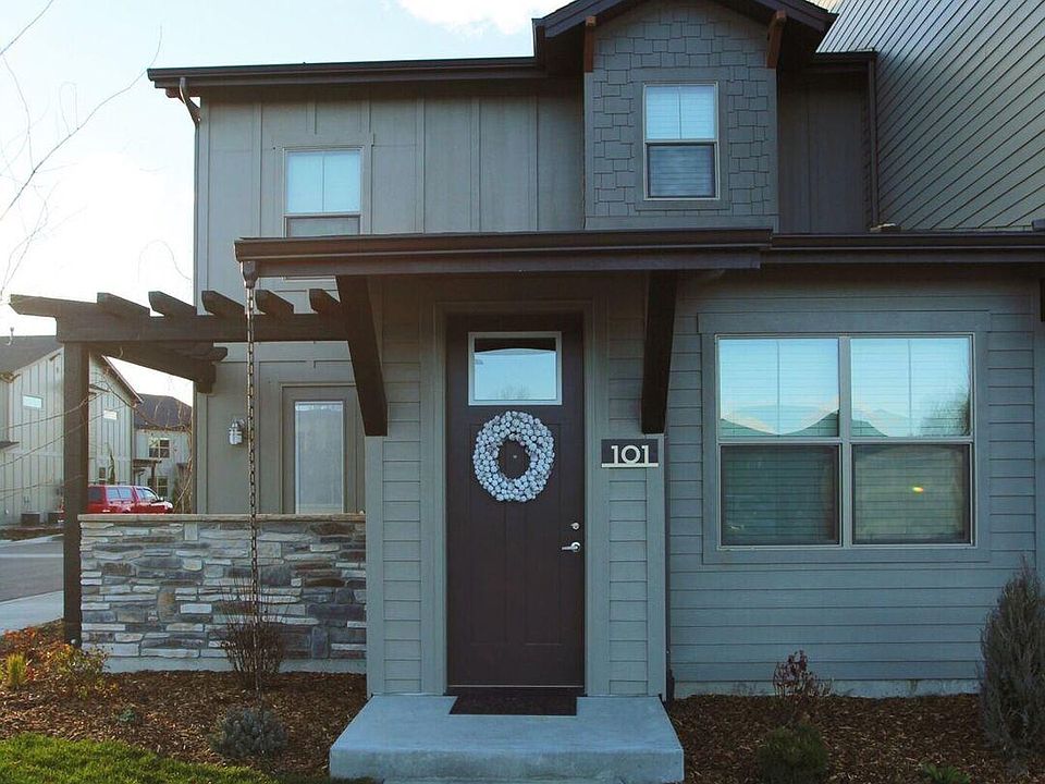 Townhomes With Attached Garages