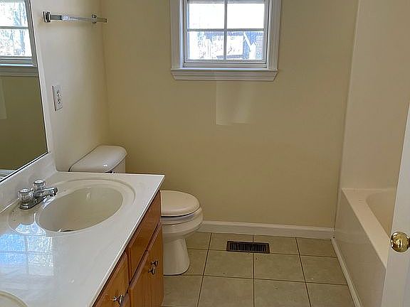 Bath with double vanity