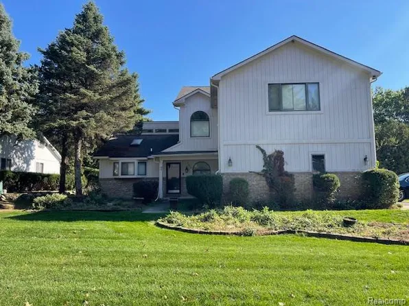 4278 Arbour Dr, Commerce Township, MI 48390